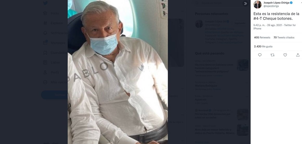 AMLO recibe críticas por 'botonazo'