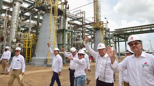 Andrés Manuel López Obrador, ex Presidente de México, y Rocío Nahle, ex secretaria de Energía, recorrieron el Complejo Petroquímico La Cangrejera