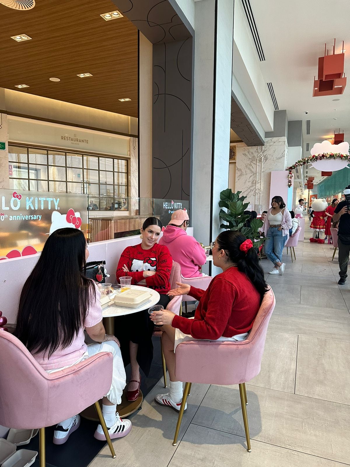Hello Kitty Café