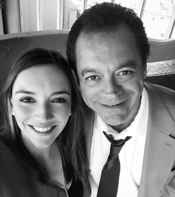 Regina Blandón junto a su padre Roberto
