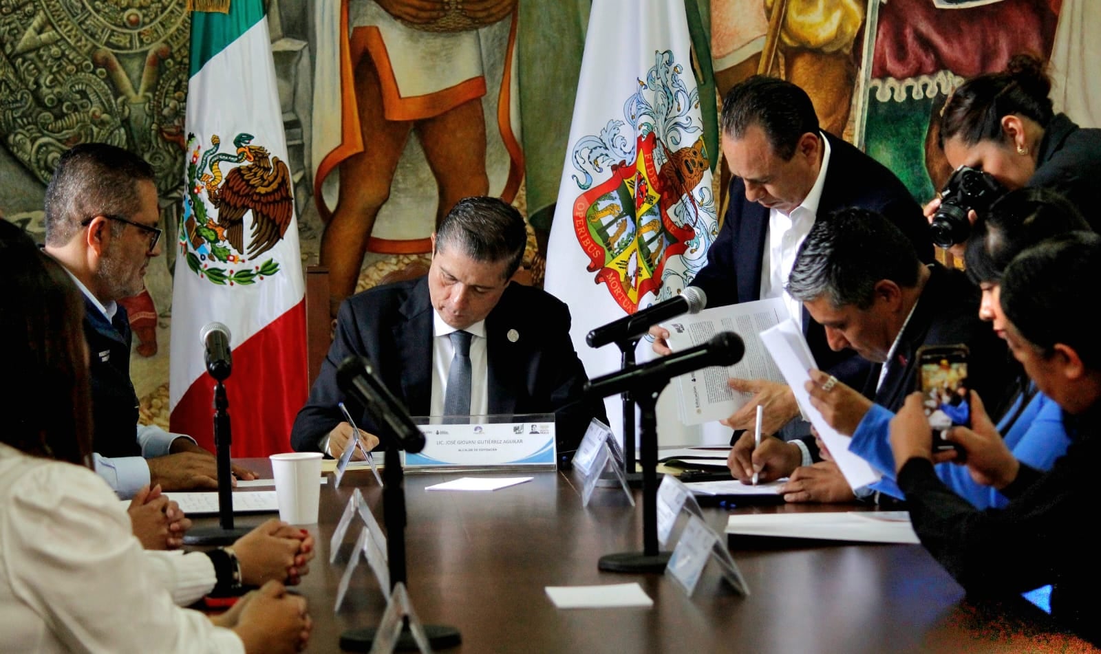 Coyoacán e INEA refuerzan acciones de alfabetización y educación básica.