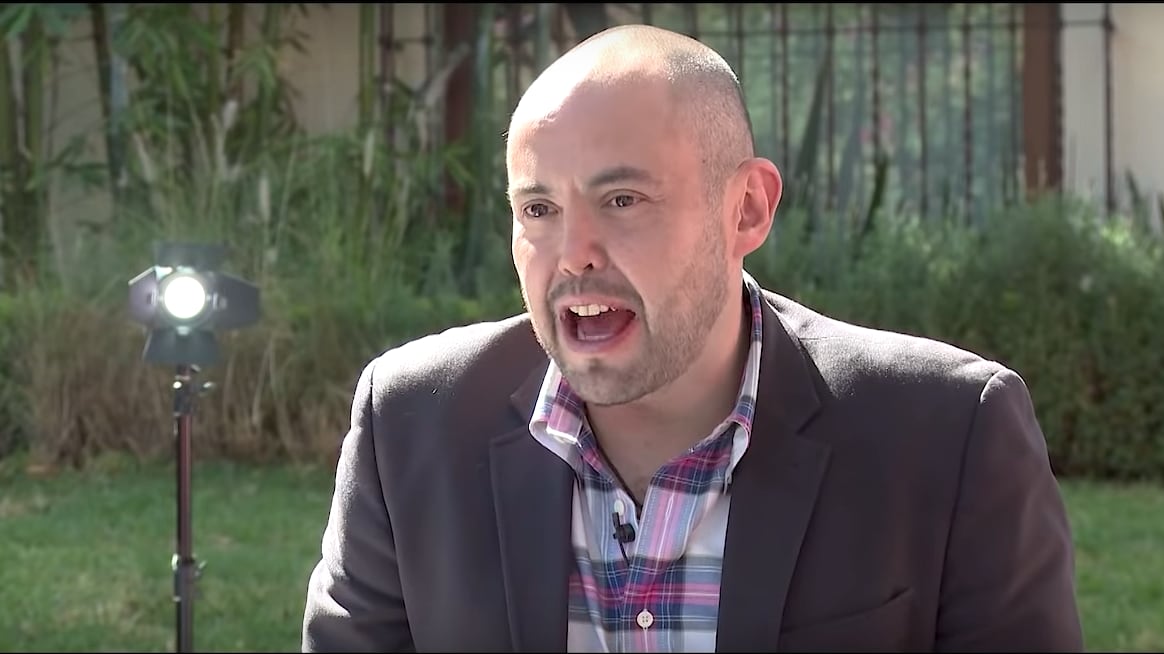 Mauricio Clark se comerá sus palabras y “volverá a ser gay”, predice Mhoni Vidente