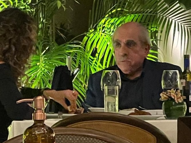 Pablo Gómez el titular de la UIF cenando en el restaurante de lujo Hunan de la CDMX/@MosconiRafael