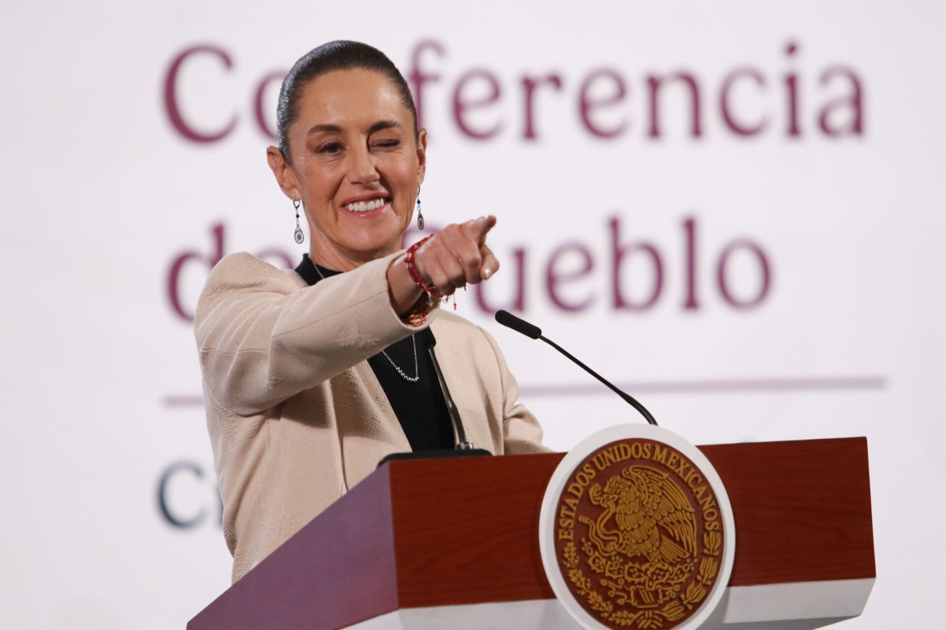 Claudia Sheinbaum busca un precio tope para la gasolina en México