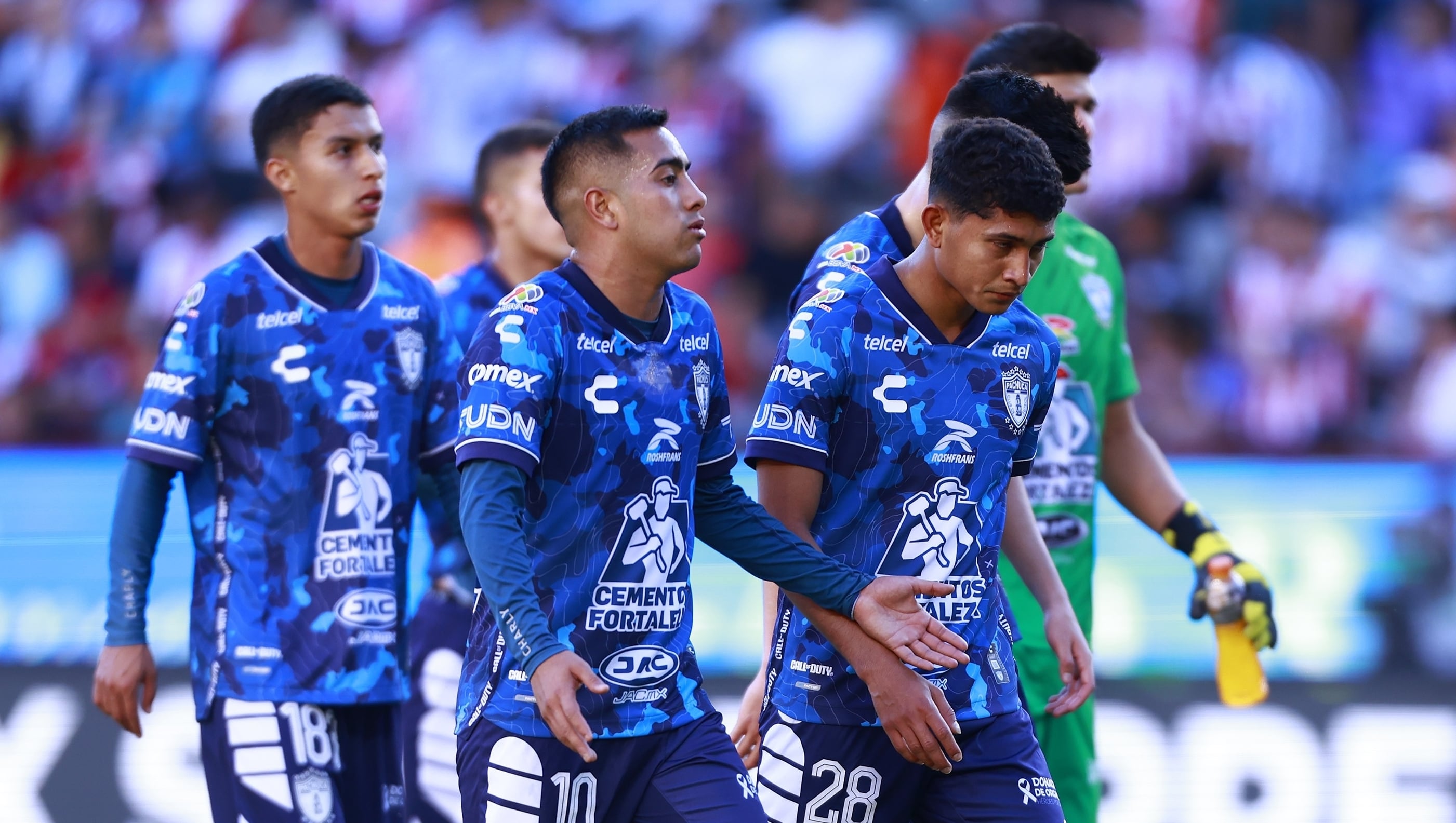 Futbolistas de Pachuca rumbo al vestidor