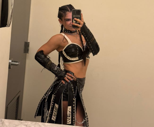 Alana Flores y su outfit hecho con costales de boxeo