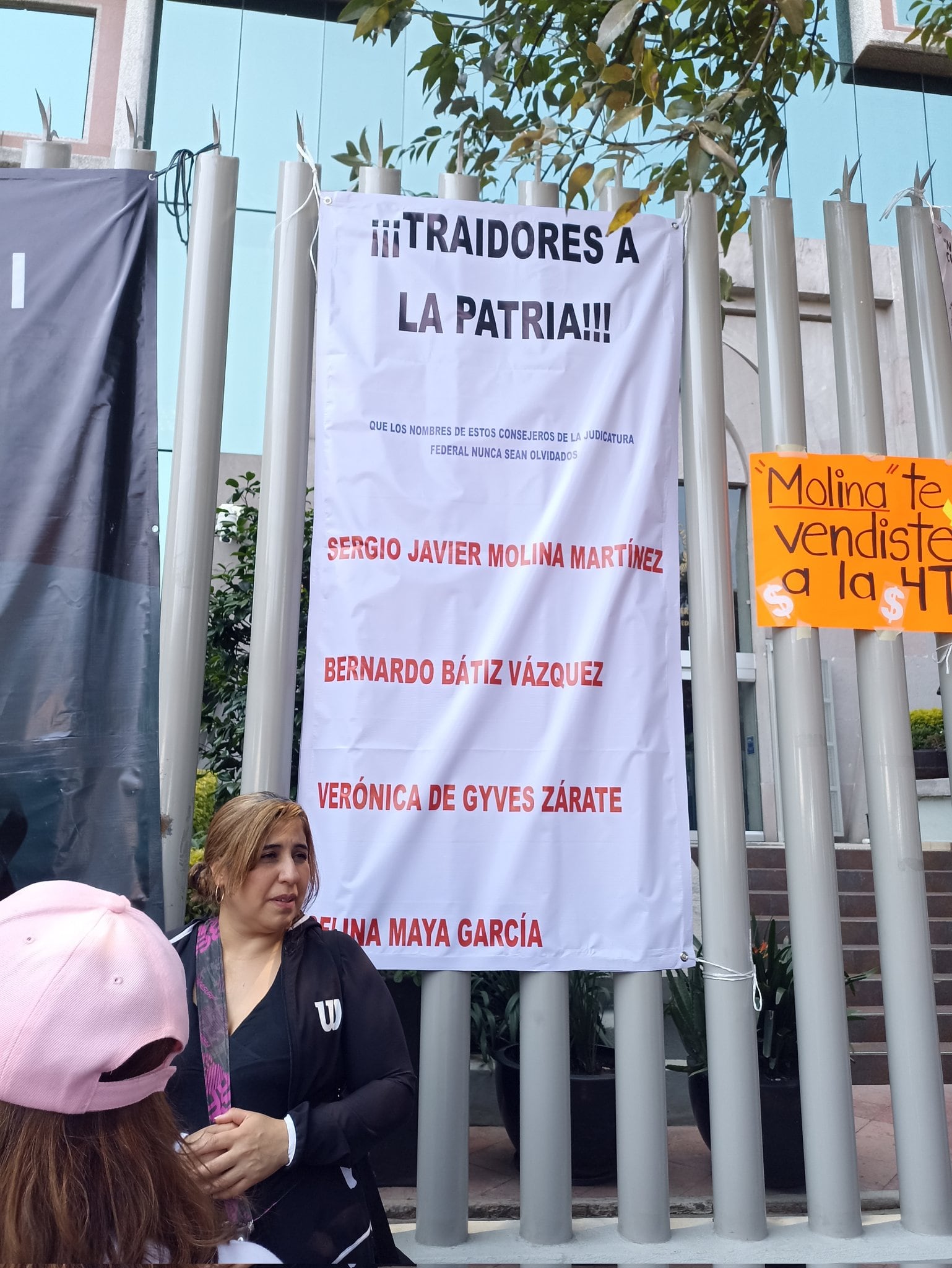 Trabajadores del Poder Judicial se manifiestan fuera del CJF