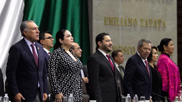 El senador priista Jorge Carlos Ramírez Marín; Marco Antonio Adame, vicepresidente de la mesa directiva de la Cámara de Diputados; la senadora morenista Mónica Fernández Balboa; Martí Batres Guadarrama, presidente del Senado; Porfirio Muñoz Ledo, presidente de la Cámara de Diputados, y Dulce María Sauri, vicepresidenta de la Cámara, durante la instalación del Segundo Periodo de Sesiones Ordinarias, del primer año de ejercicio , de la LXIV Legislatura en la Cámara de Diputados.
