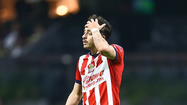 Alan Mozo con Chivas en la Liga MX.