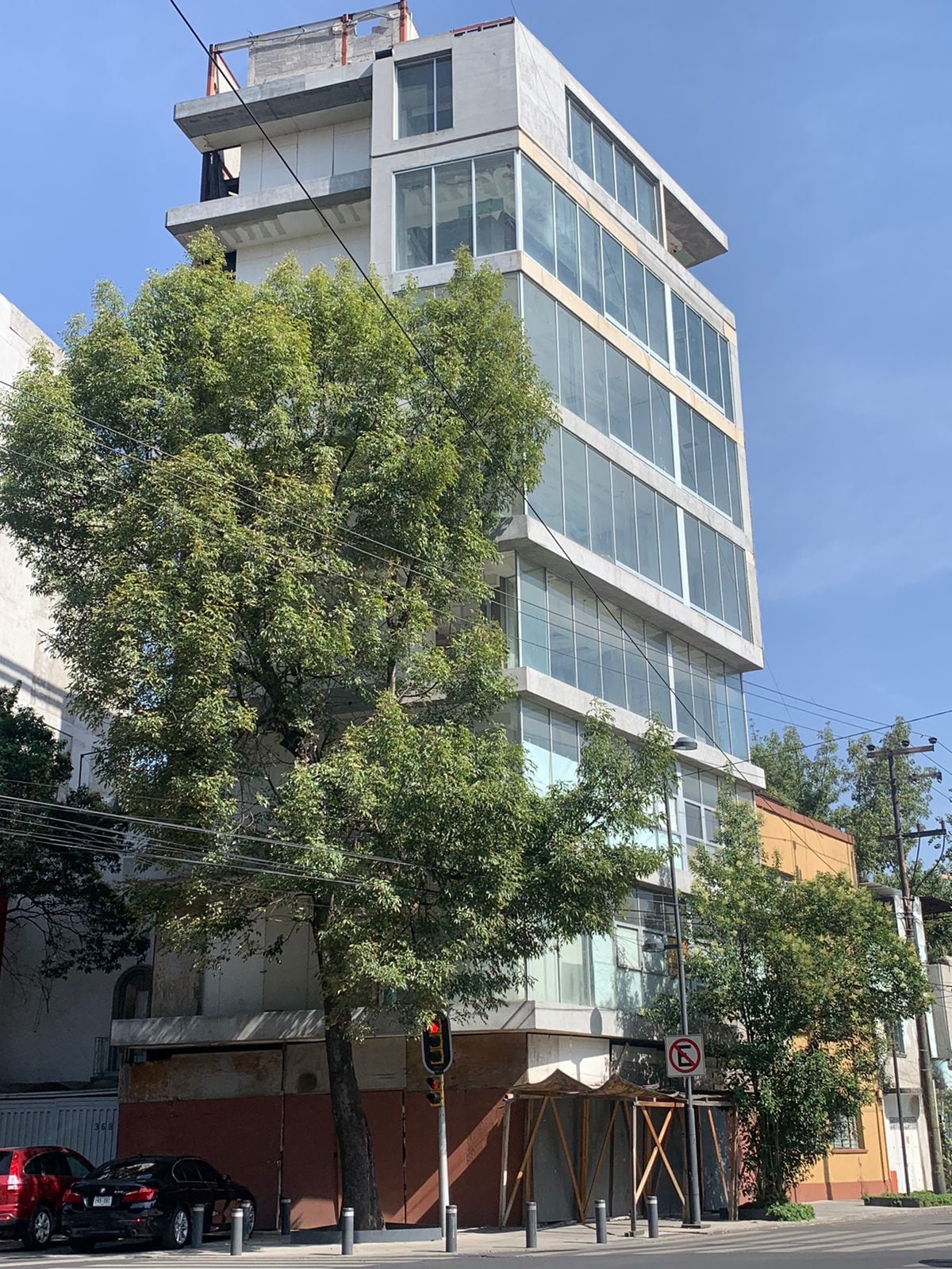 El edificio contra el que Cristina Vázquez Chavarría protesto antes de su feminicidio