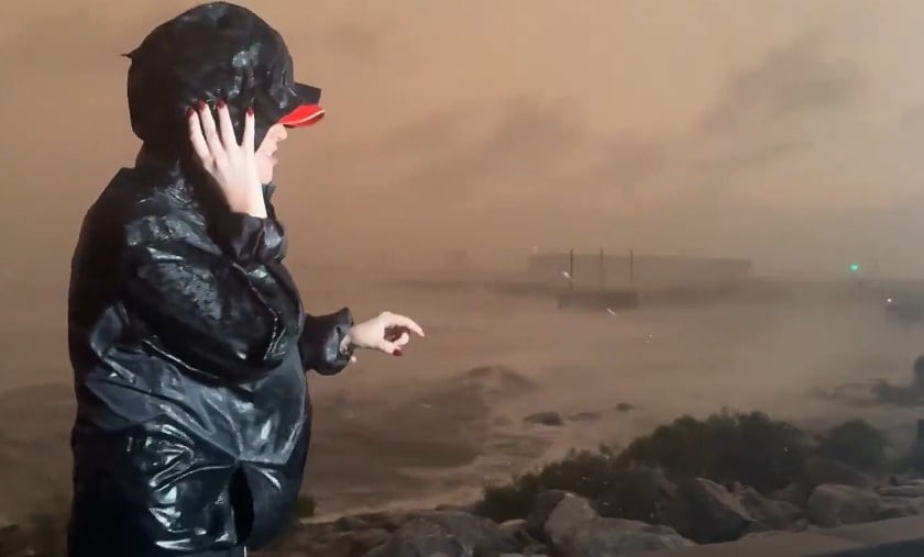La impactante cobertura en vivo de reporteros durante el huracán Isaías en Florida