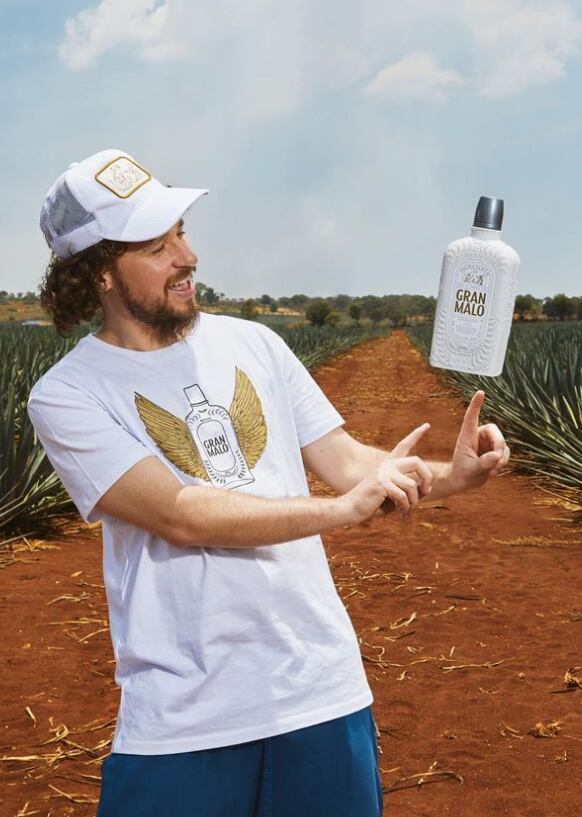Luisito Comunica y su tequila Gran Malo