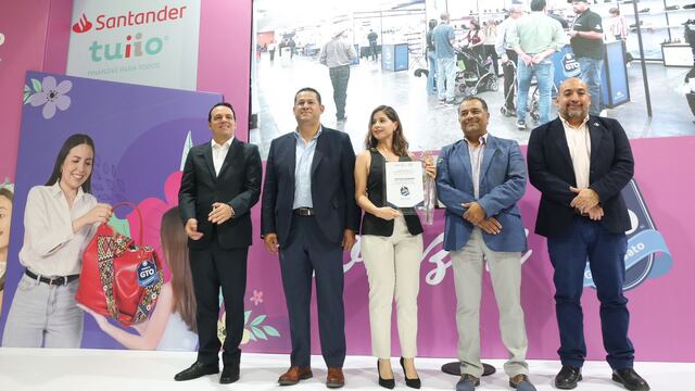 Diego Sinhue Rodríguez firma colaboración con Santander