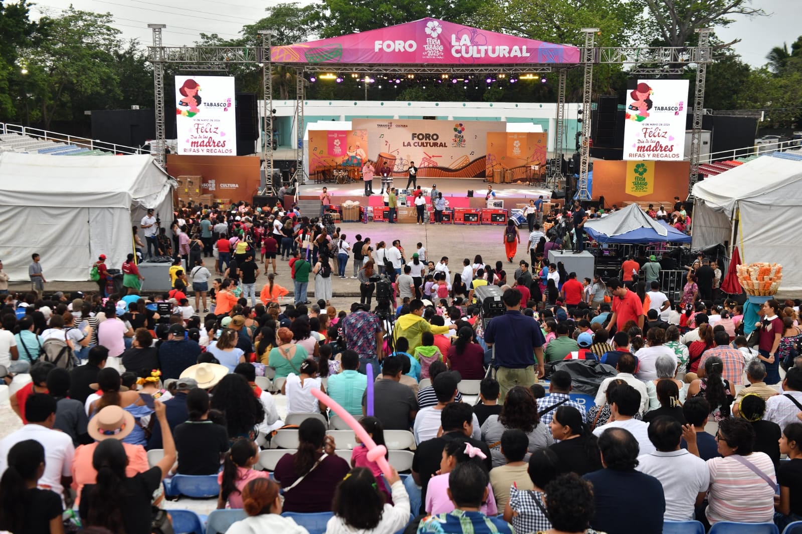 Javier May festeja Día de las Madres en Tabasco