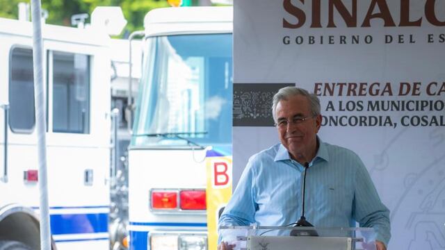 Rubén Rocha entrega camiones de bomberos a 6 municipios de Sinaloa