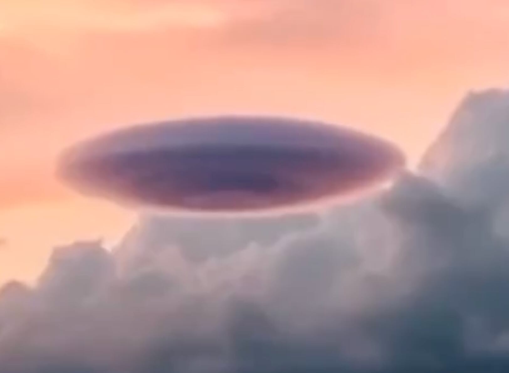 OVNI nube de Jaime Maussan