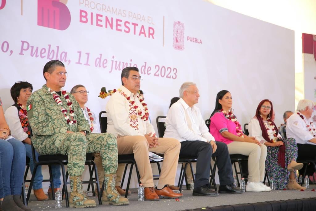 AMLO DA LA CARA POR PUEBLA: APOYA A SU GOBERNADOR SERGIO SALOMÓN CÉSPEDES