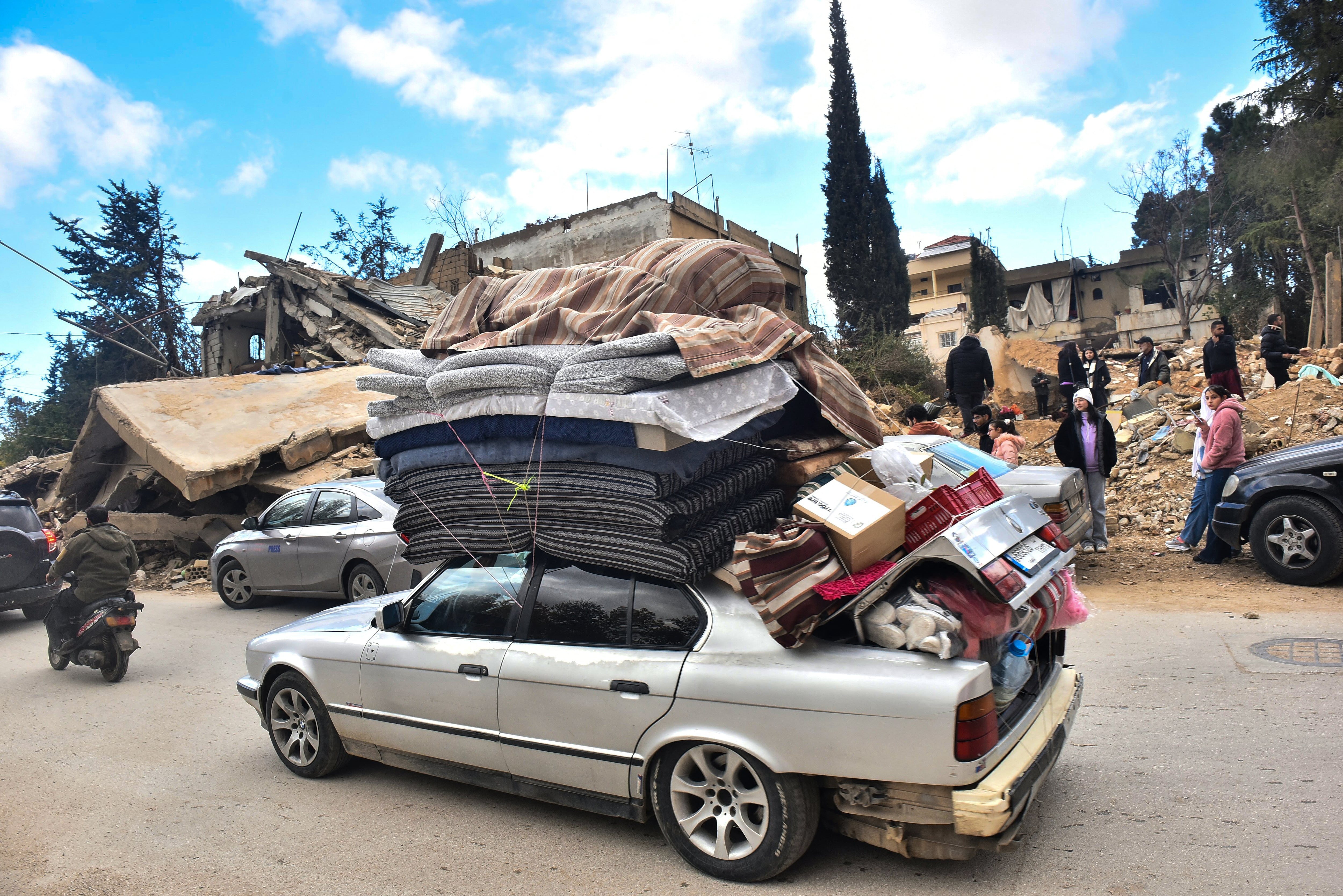 Desplazados en Líbano buscan regresar a sus hogares tras firma de tregua con Israel