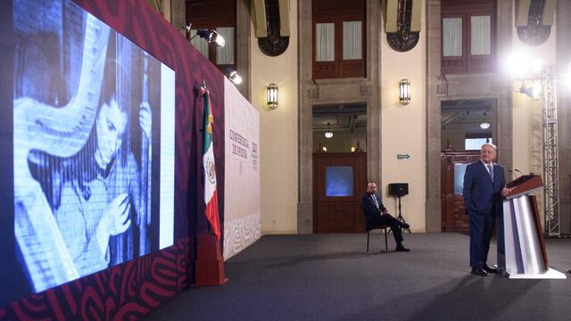 AMLO escucha Gracias a la Vida, de Violeta Parra