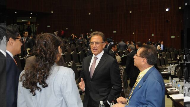 Asegura que durante ambas gubernaturas se erogaron recursos para pagar a 2 mil 'aviadores' que no existían.