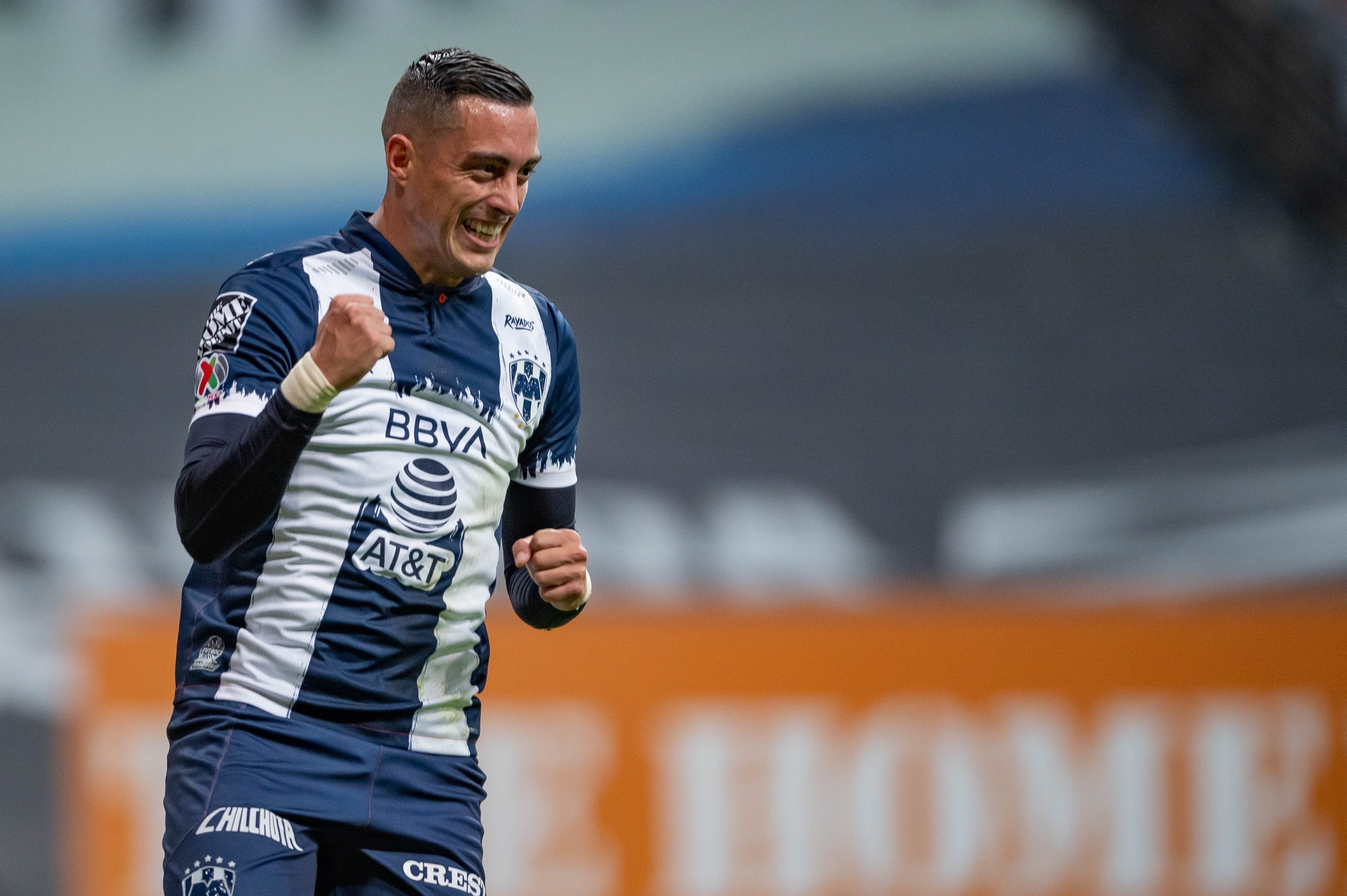 Rogelio Funes Mori celebra gol con Rayados