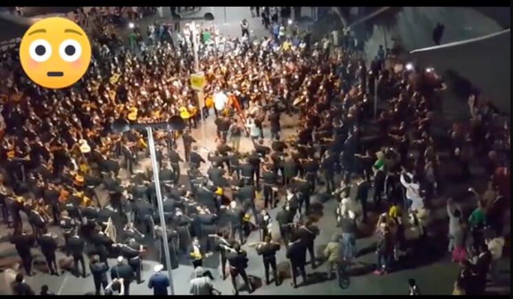 Contrata a todos los mariachis de Plaza Garibaldi