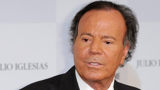 Julio Iglesias enfrenta demanda laboral en República Dominicana