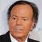 Julio Iglesias enfrenta demanda laboral en República Dominicana