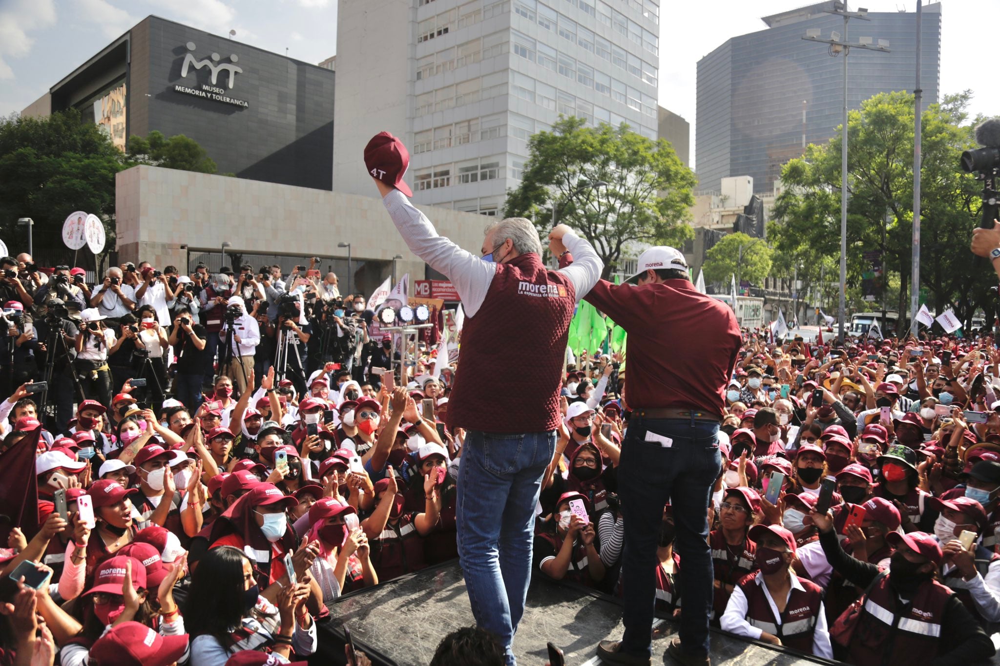 Alfredo Ramírez Bedolla en el Hemiciclo a Juárez