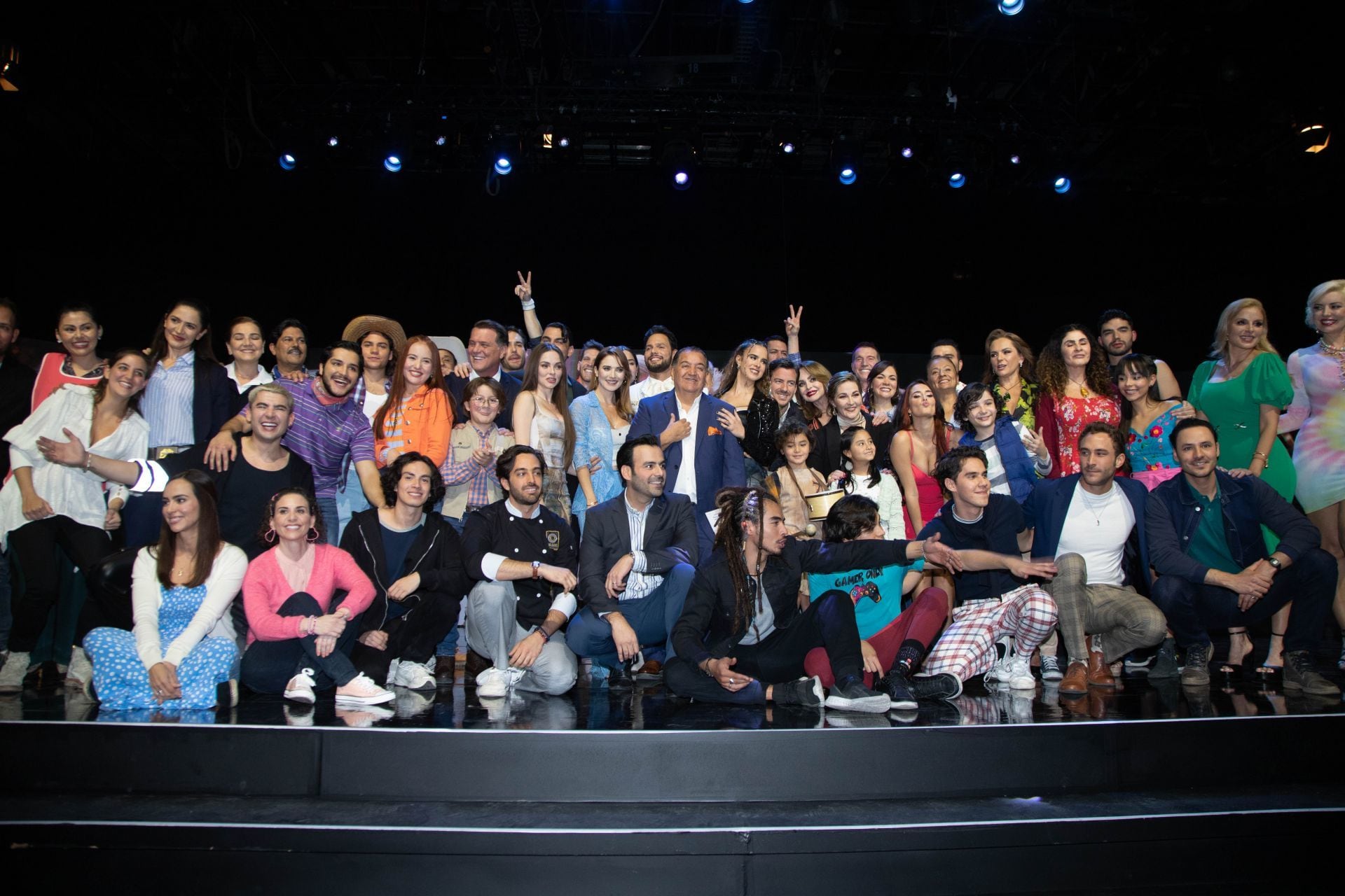 Elenco de vivir de amor.