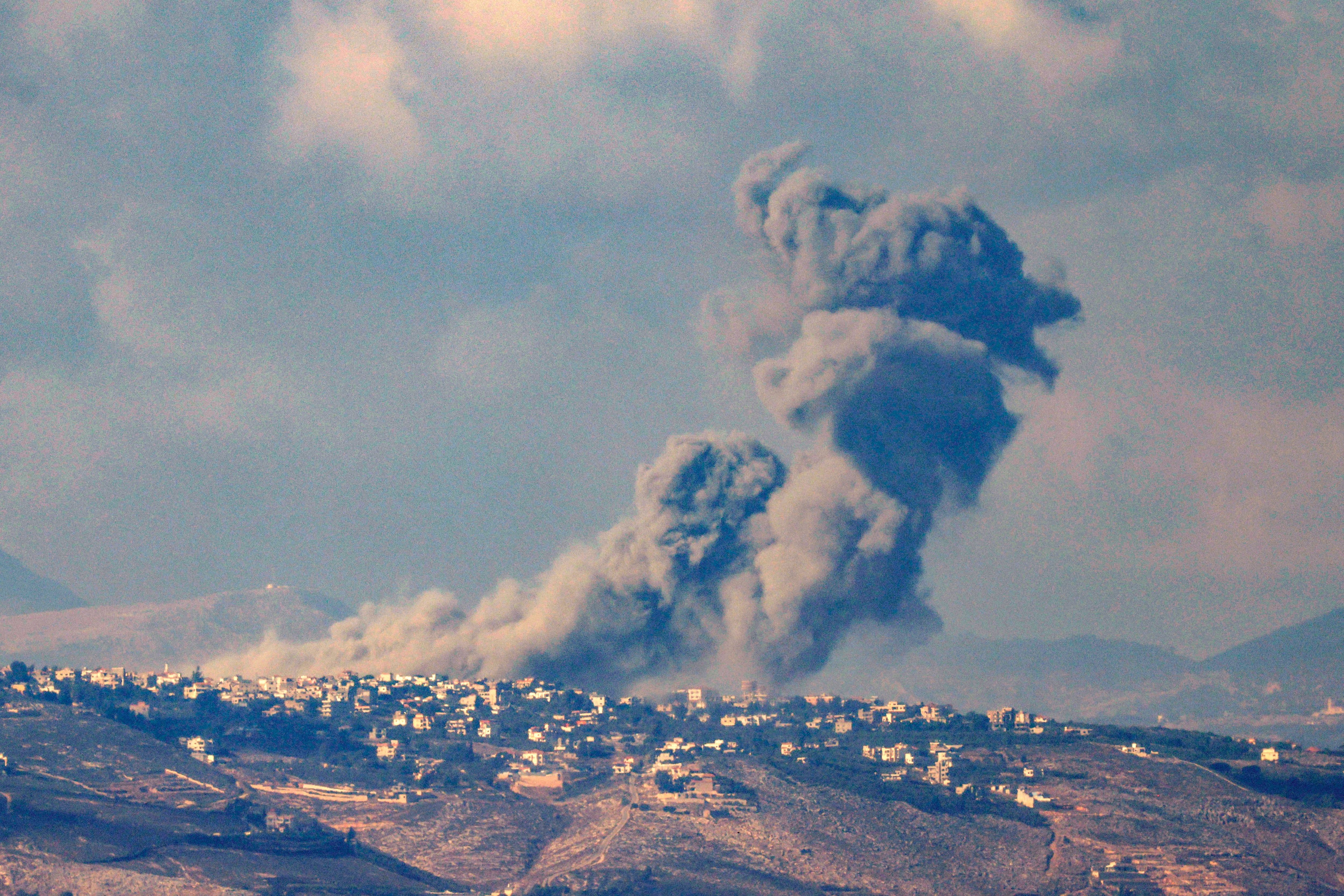 Israel bombardea Khiam, al sur de Líbano