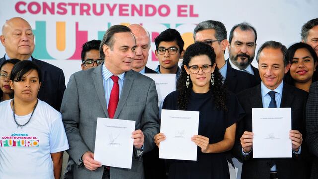 Jóvenes construyendo