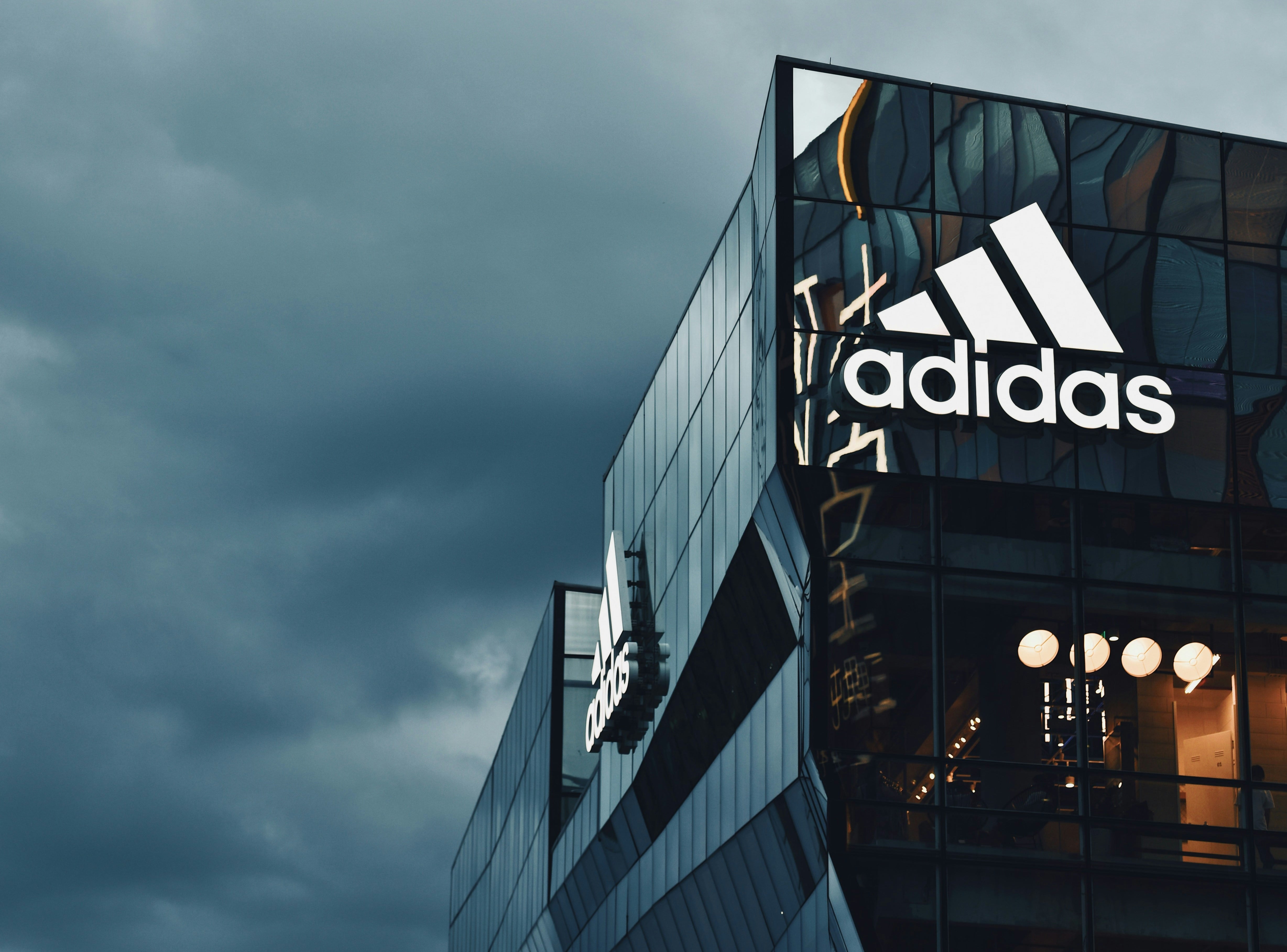 Adidas y Real Madrid desatan críticas por posible colección de Día de Muertos