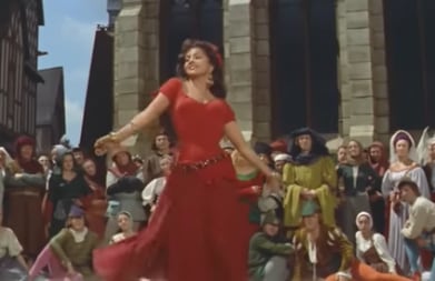 Gina Lollobrigida interpretando a Esmeranla en la película Nuestra señora de París