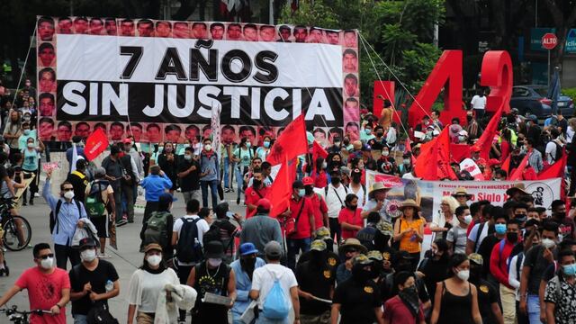 Piden justicia para los 43 normalistas desaparecidos de Ayotzinapa