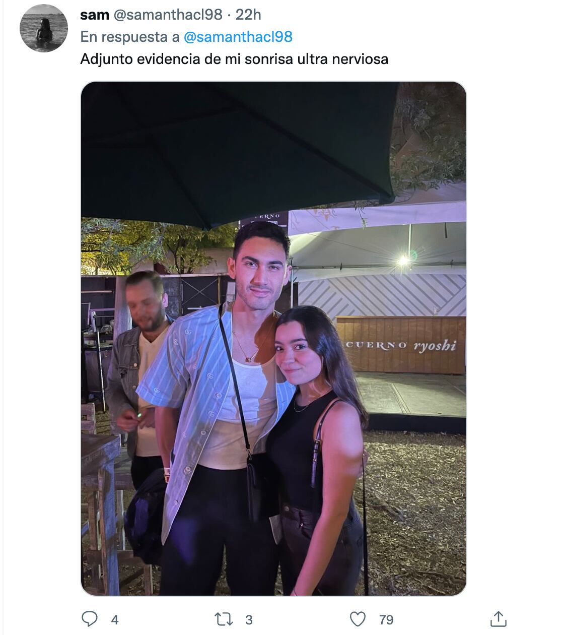 Fan logra una foto con Alejandro Speitzer