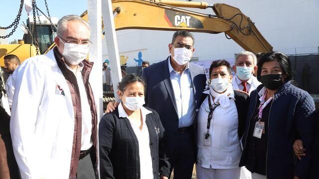 Sergio Salomón Céspedes celebra colocación de primera piedra de unidades de Oncología y Cardiología en Hospital del Niño Poblano