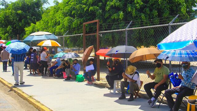 Filas para vacunas.