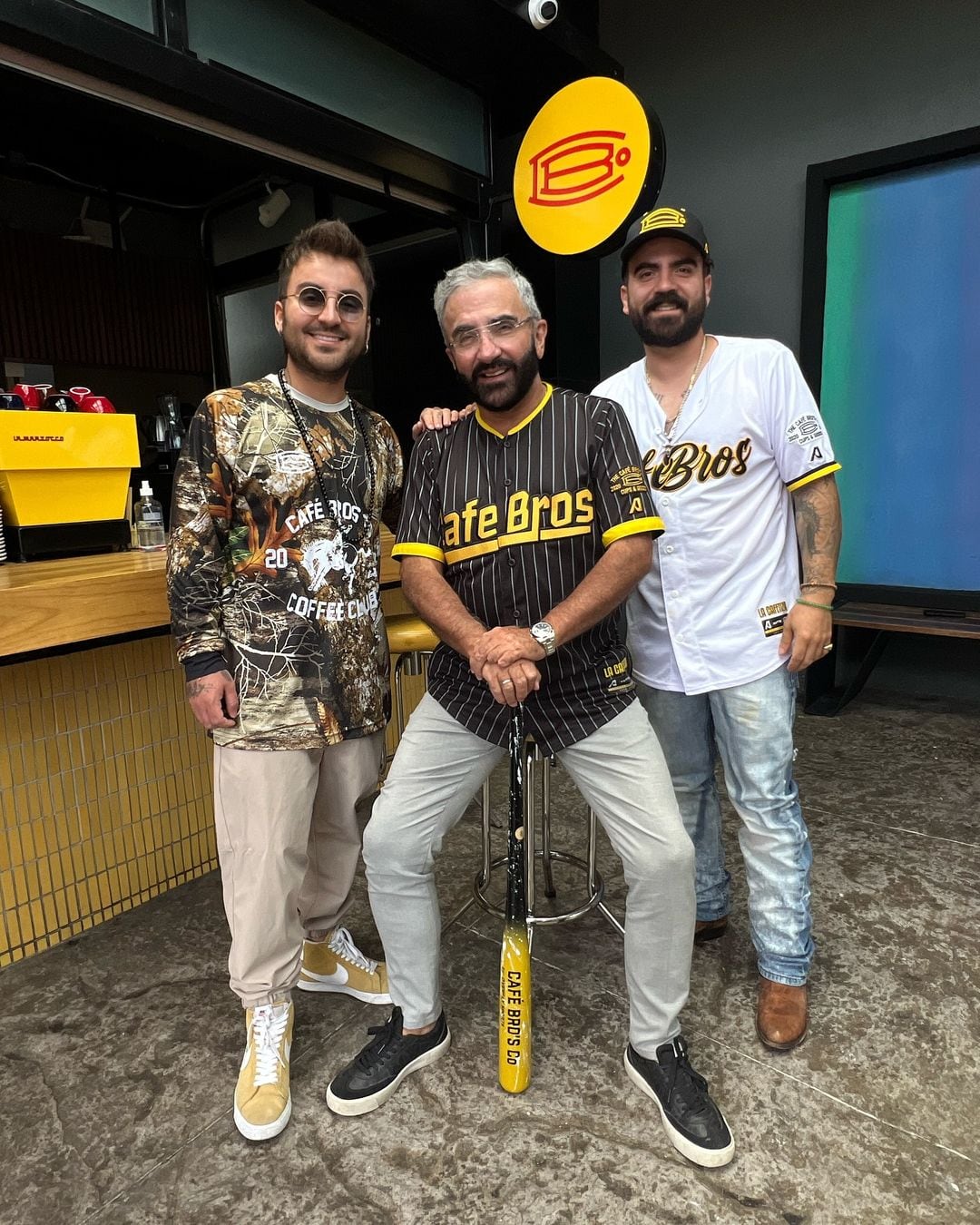 Ramón Fernández, Vicente Fernández Jr., y Vicente Fernández IV.