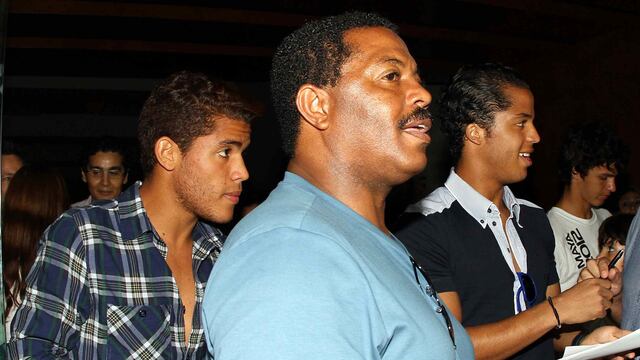 Zizinho junto a sus hijos Jonathan y Giovani Dos Santos