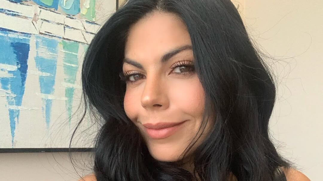 África Zavala regresó a las telenovelas y también le preguntaron del acoso que Bárbara de Regil denunció en Secretos de Parejas