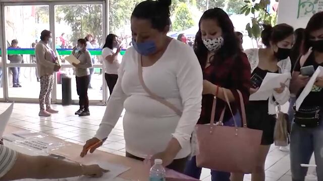 Mujeres ejerciendo sus derechos políticos