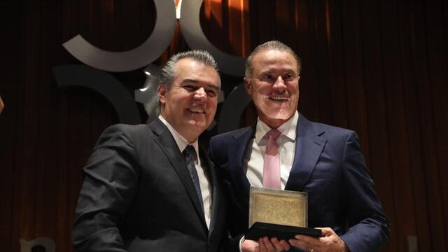 Quirino Ordaz recibió el reconocimiento