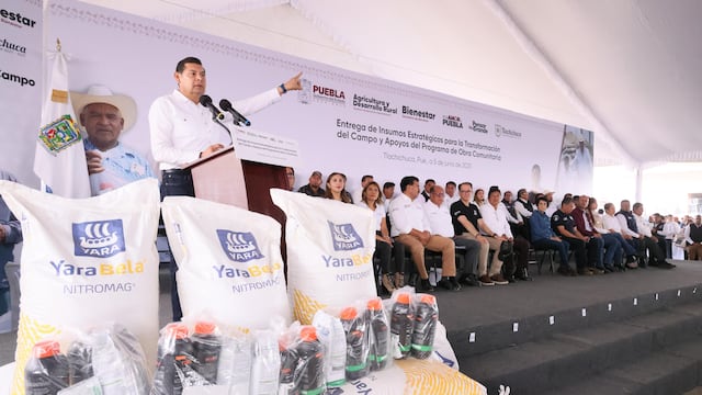 Alejandro Armenta entrega obras y apoyos en Tlachichuca