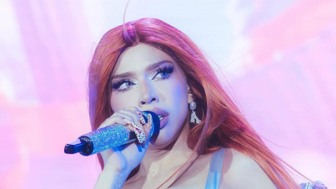 ¿Qué le pasó a Yeri Mua? Llega en silla de ruedas a su concierto en Monterrey tras vacaciones con su novio