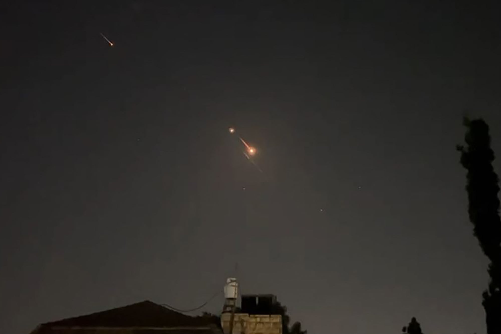 Irán ataca a Israel
