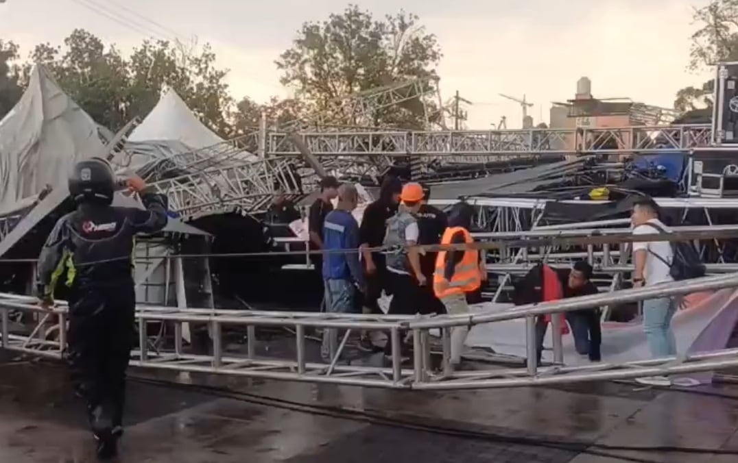 caída del escenario en la explanada de la alcaldía Gustavo A. Madero