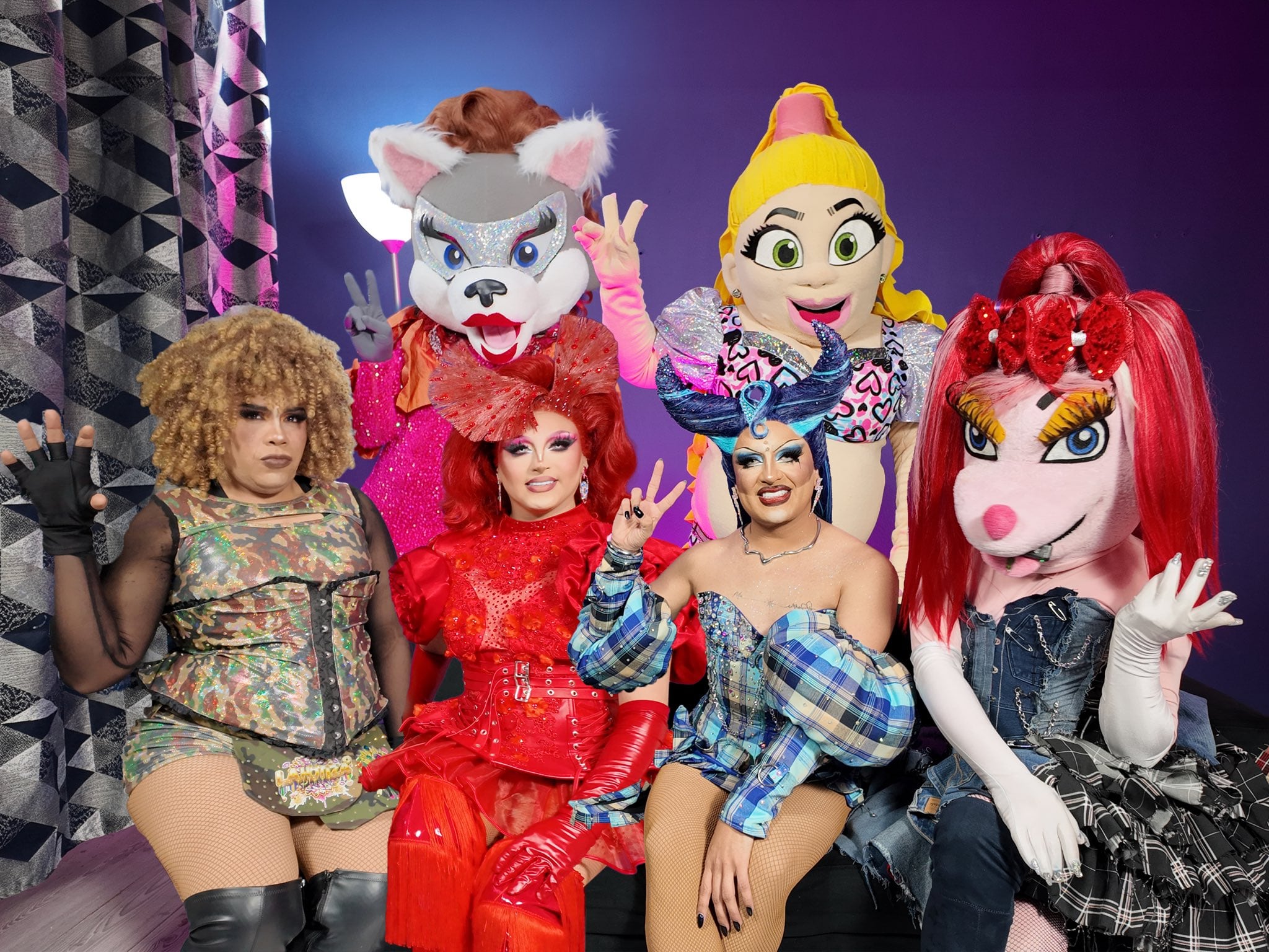 Turbulence presenta a la nueva botarga de Dragona, reemplazando a Burrita Burrona