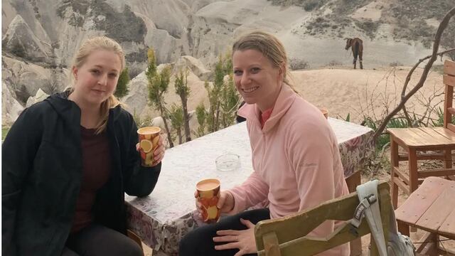 Kristen Bishop y Sophie Miller