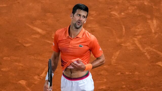 Novak Djokovic sigue arrasando en el Mutua Madrid Open, espera rival en semifinales entre Rafael Nada y Carlos Alcaraz.